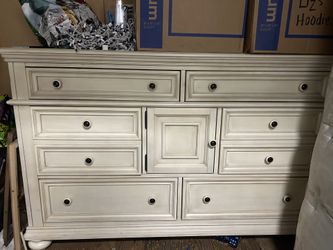 Dresser With Mirror- 6 Drawers