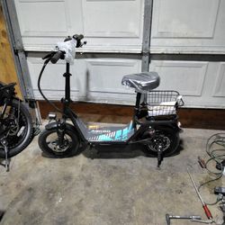 E scooter Brand New Retails Over 550 Comes With Charger
