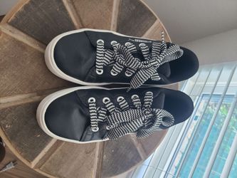 9.5 Women Black Puma Shoes