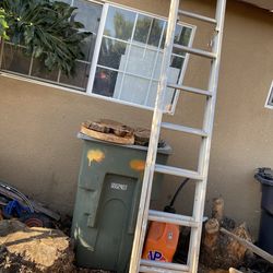 Aluminum extension ladder