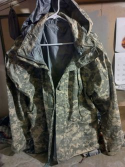 NEW ARMY JACKET EXTREME COLD / WET GEN III LAYER 6 SZ SMALL