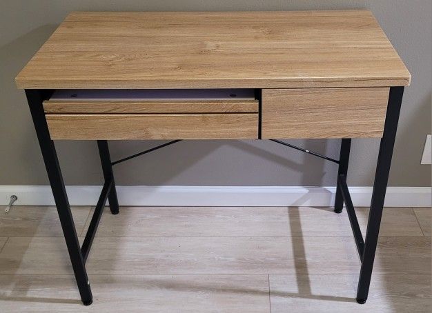 Desk With 2 Drawers And Keyboard Tray