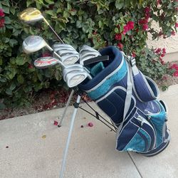 Women’s golf club set with a golf bag