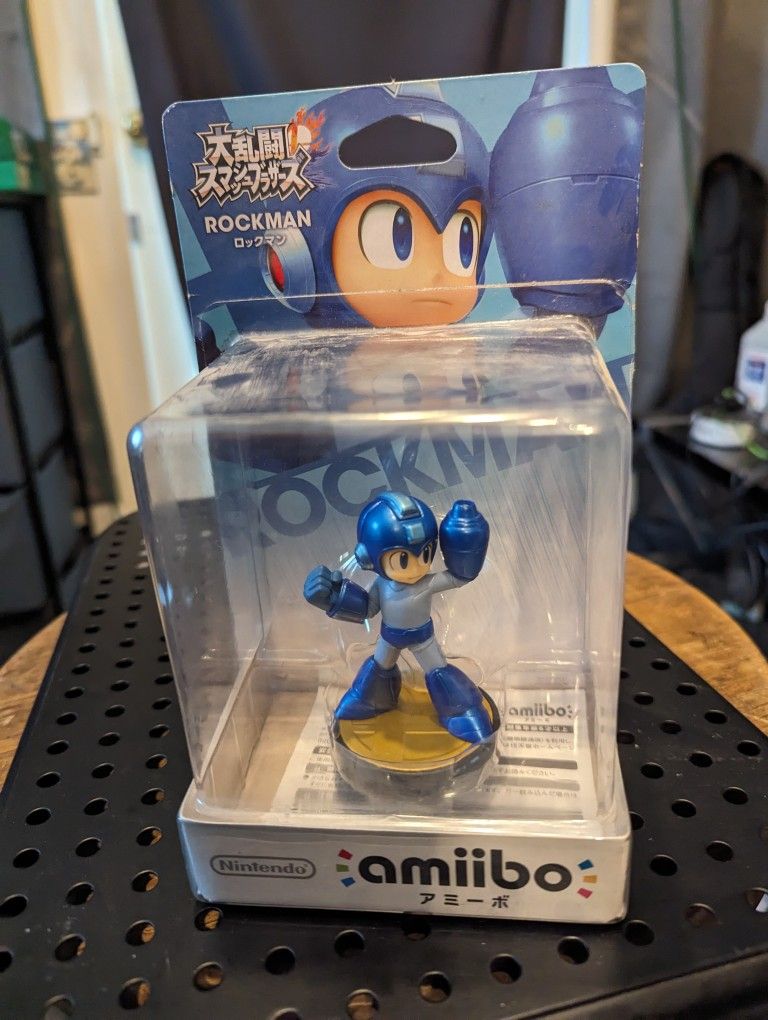 Amiibo Figures (SMASH BROS)