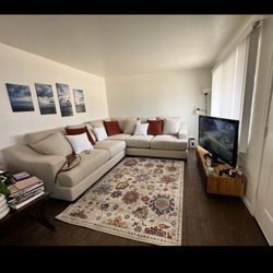 Modern L-shaped Sectional Couch + Decorative Rug - Great Condition