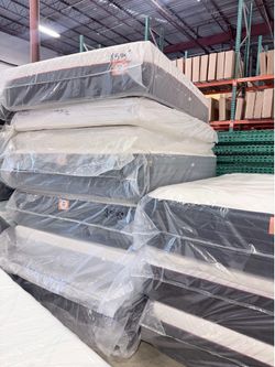 NEW QUEEN MATTRESS  MEMORY FOAM  / HYBRID