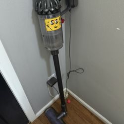 Dyson V10 