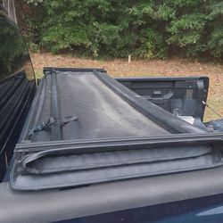  07-13 silverado/sierra tonneau cover for sale