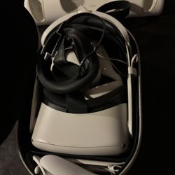 Oculus QUEST 2 With Extra Battery And Charging Station