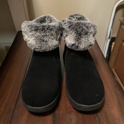 Women’s Size 6 Short Fur Trimmed Winter Boot Like New