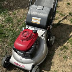 Honda HRR216 Twin Blade 3-in-1 Self-Propelled Lawn Mower 