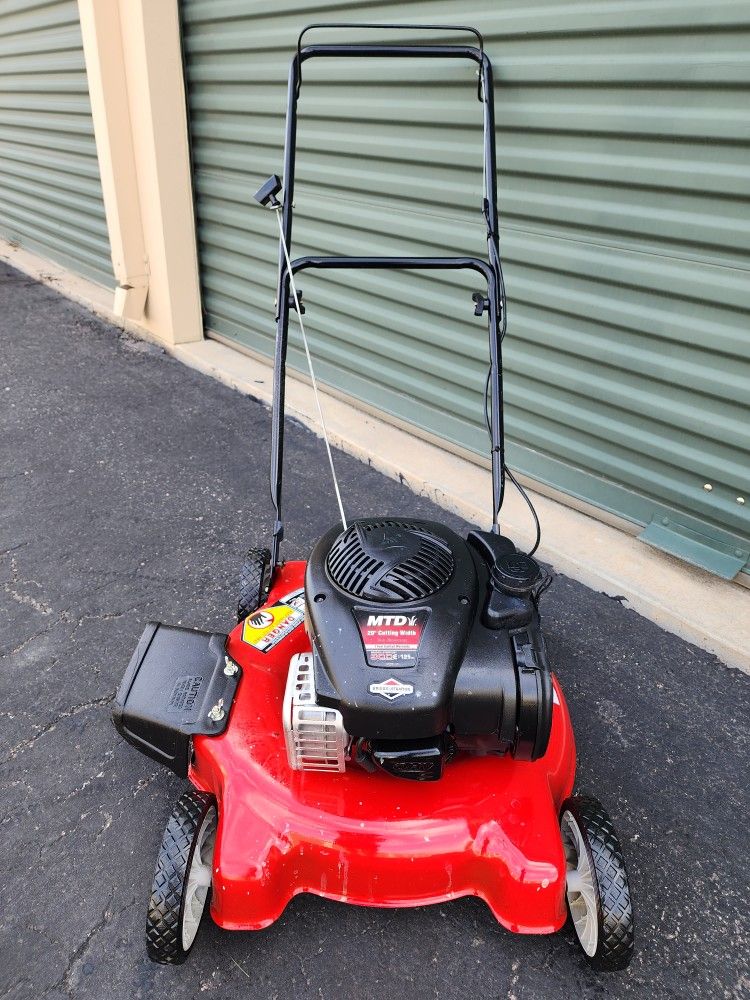 Nice Yard Machines side discharge lawn mower OHV Briggs 125cc