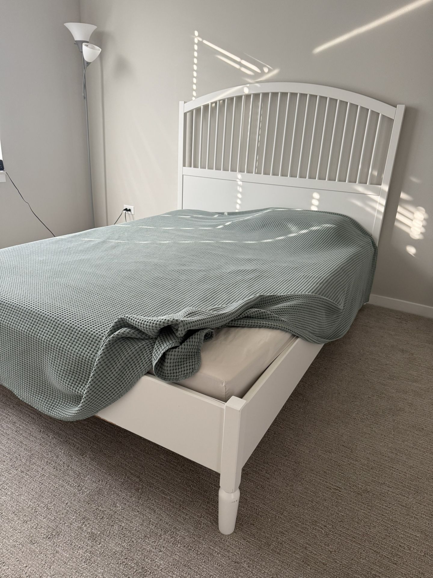 White Queen Bed With Mattress And Mattress Protector