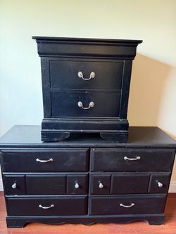 DRESSER AND NIGHTSTAND SET