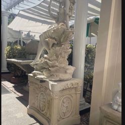 Gorgeous Statue Fountain with base perfect condition worth $900 