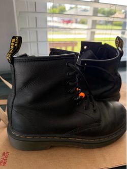 Black drmartens