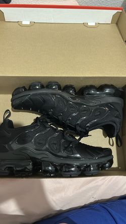 Vapormaxes triple black