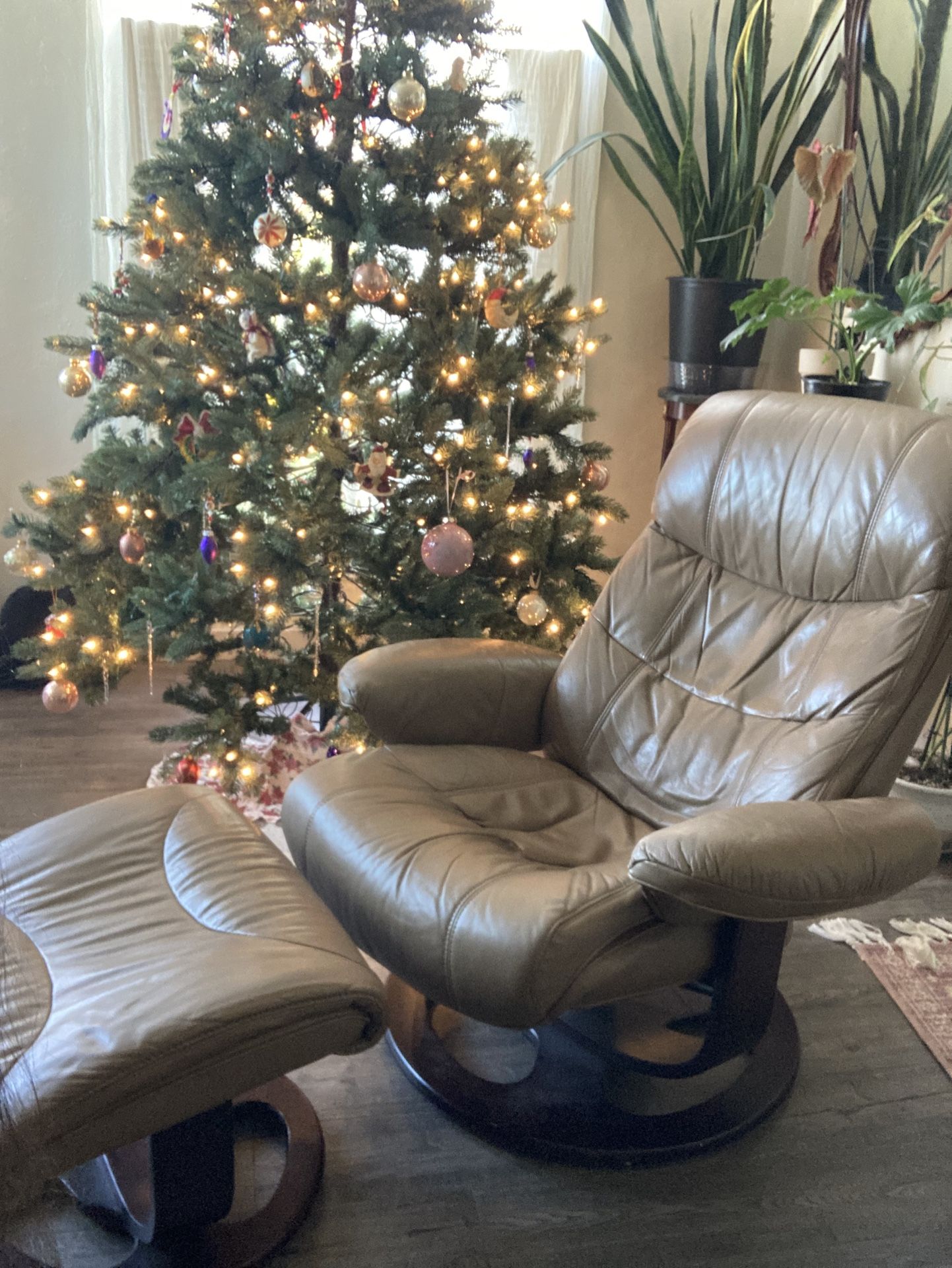 Lounge Chair With Ottoman (toffee)