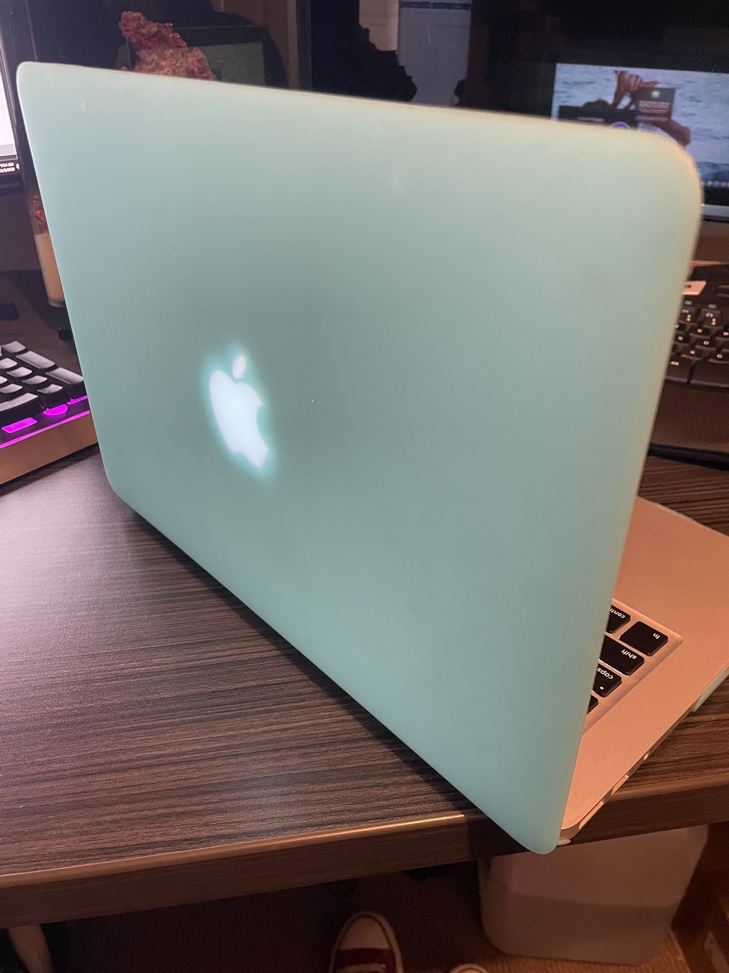 MacBook Air-Excellent Condition!