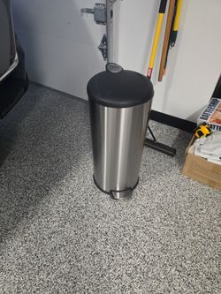 Kitchen garbage can 26 x 11 great condition