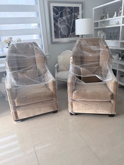 Set of 2 Beige/Tan Velvet Accent Chairs