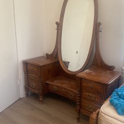 Old Fashion Antique Dresser With Mirror 