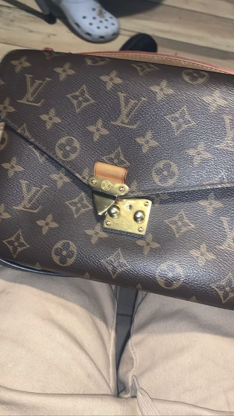 Louis Vuitton 