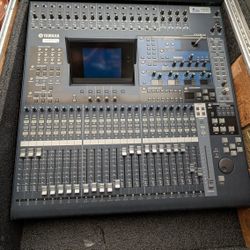 Yamaha O2R96 v.2 with meters and flight case