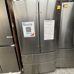 LG 4 DOOR FRENCH DOOR REFRIGERATOR HAS ICE MAKER AND WATER DISPENSER