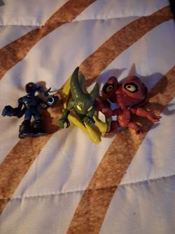 Lot of 3 ninjaturtles /Alien Action Figures