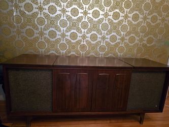 Mid Century Modern Devon Stereo Console & Dry Bar Credenza - Pristine