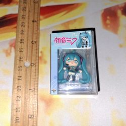 ANIME HATSUNE MIKU MICRO FIGURES #540...USED...ADULT OWNED AND KEPT IN A SMOKE FREE HOME...$15 OBO...