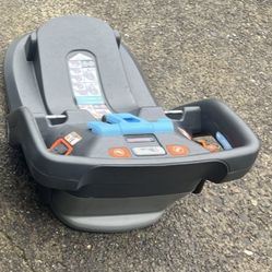 UPPAbaby MESA Infant Car Seat Base (in Des Moines)