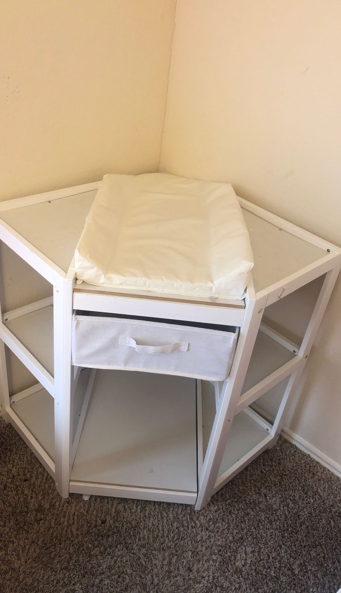 Baby diaper changing table/ W diaper trash can