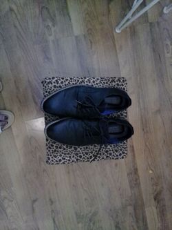 Casual leather dress shoe