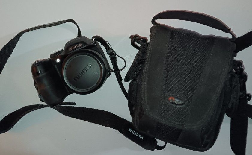 Fujifilm S2000HD 10.0 Mp Digital Camera.  Works Perfectly. 