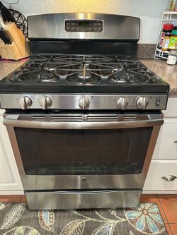 GE -30”, 5 burner Stainless Steel Convection Oven