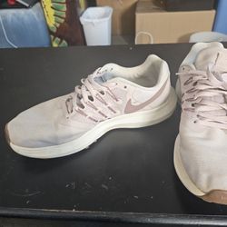 8.5 Nike Running Shoes 