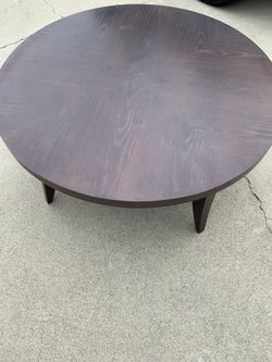 Ethan Allen Horizon collection Round Coffee Table 38 inch Round. SOILD WOOD
