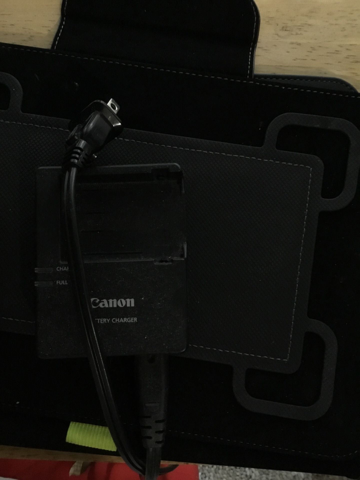 CANON WALL CHARGER FOR BATTERY
