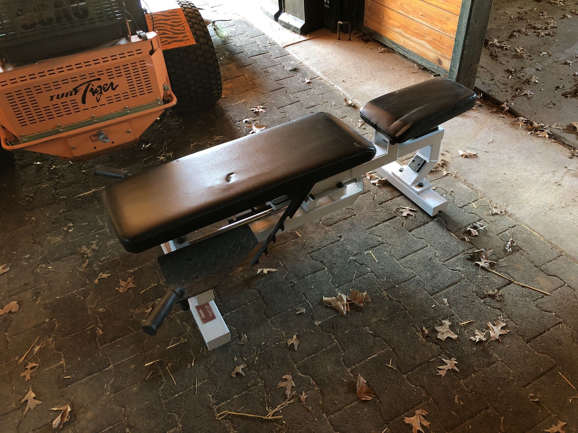 Heartline Fitness weight bench
