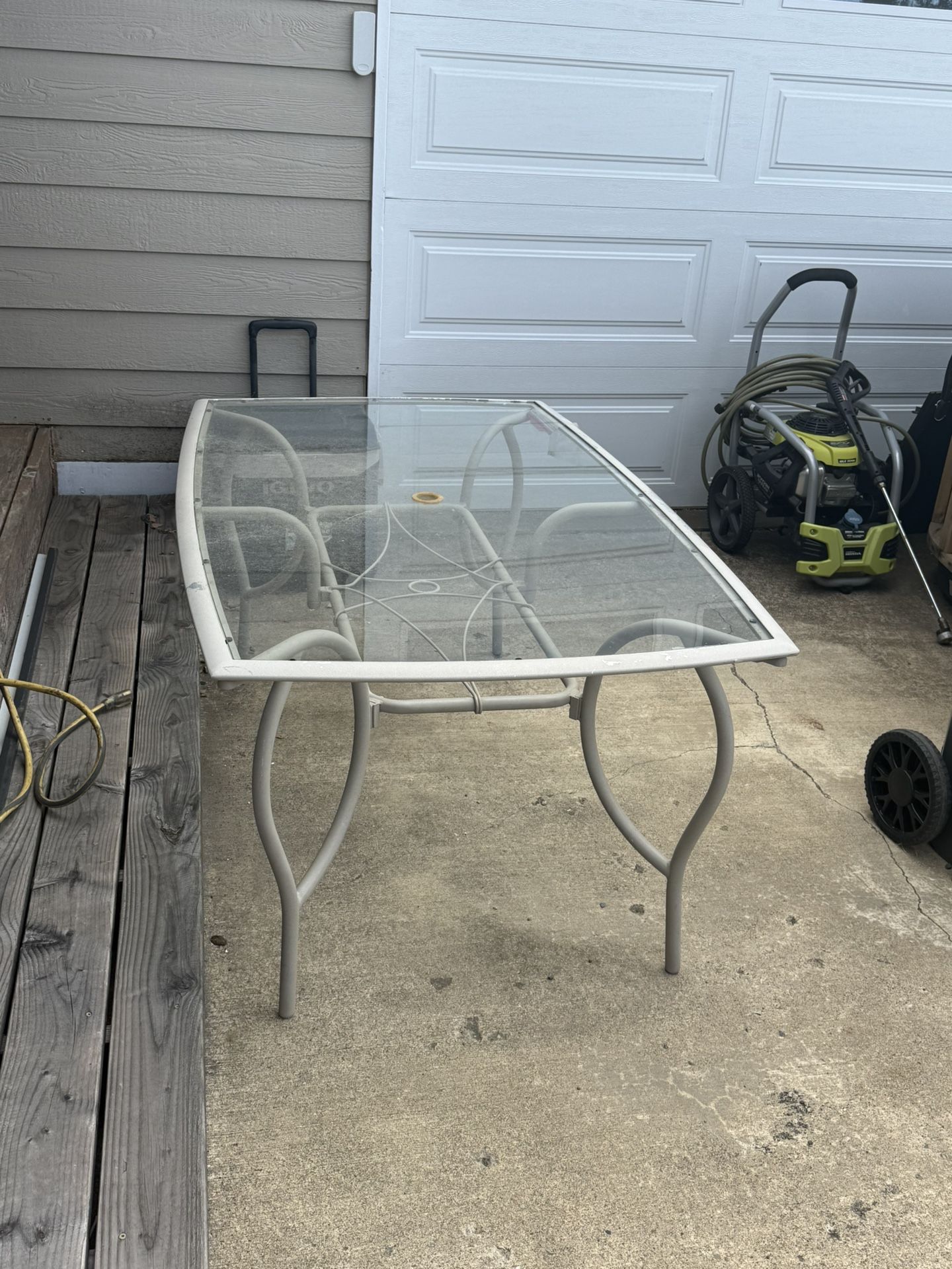 Patio Table And 6 Chairs