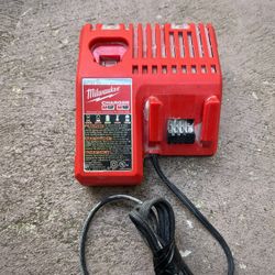 Milwaukee Charger m18