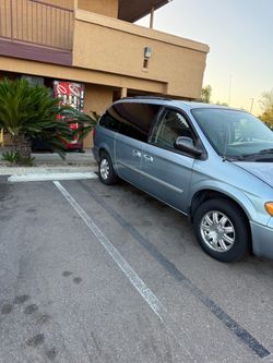 Chrysler town and country Touring 2006 sky blue