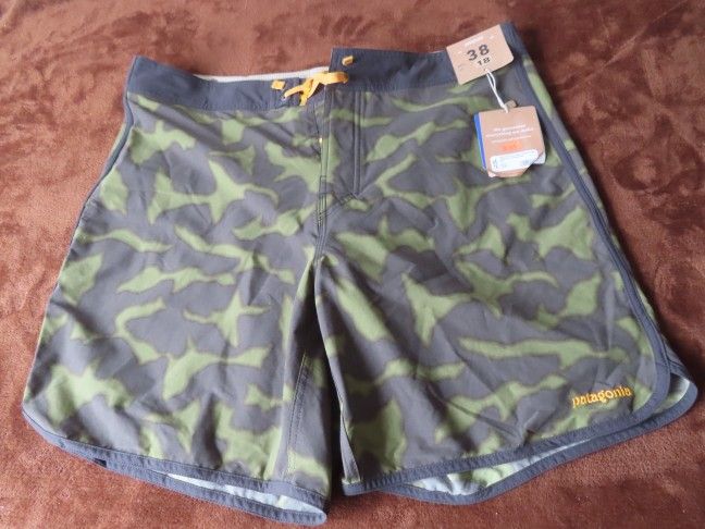 patagonia scallop hem stretch wavefarer boardshorts aerial camo  38/18 (39x7.5)