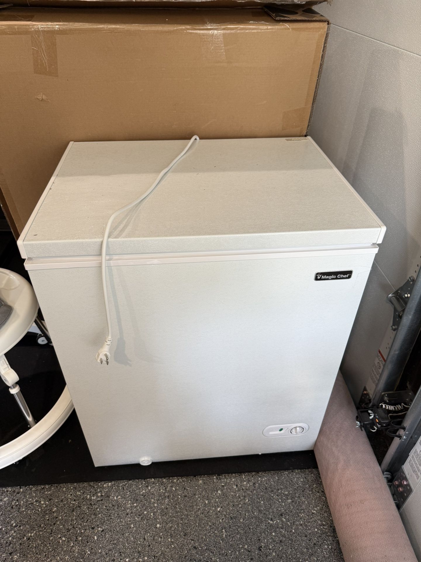 5.0 cu. ft. Deep Freezer (white)
