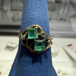 18K Gold Ring With Green Stones