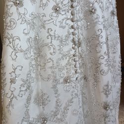Oleg Cassini White bead embroidered wedding dress Size 10 Ivory mermaid style with a sweetheart neckline

Condition is used with a couple small tears 