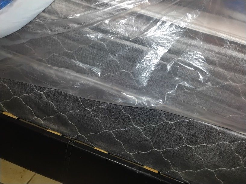 Queen Size Mattress And Box Spring