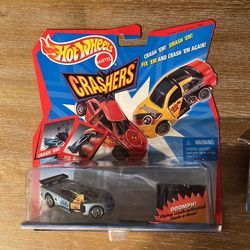 Hot wheel 2- crashers crash Them and smash them   